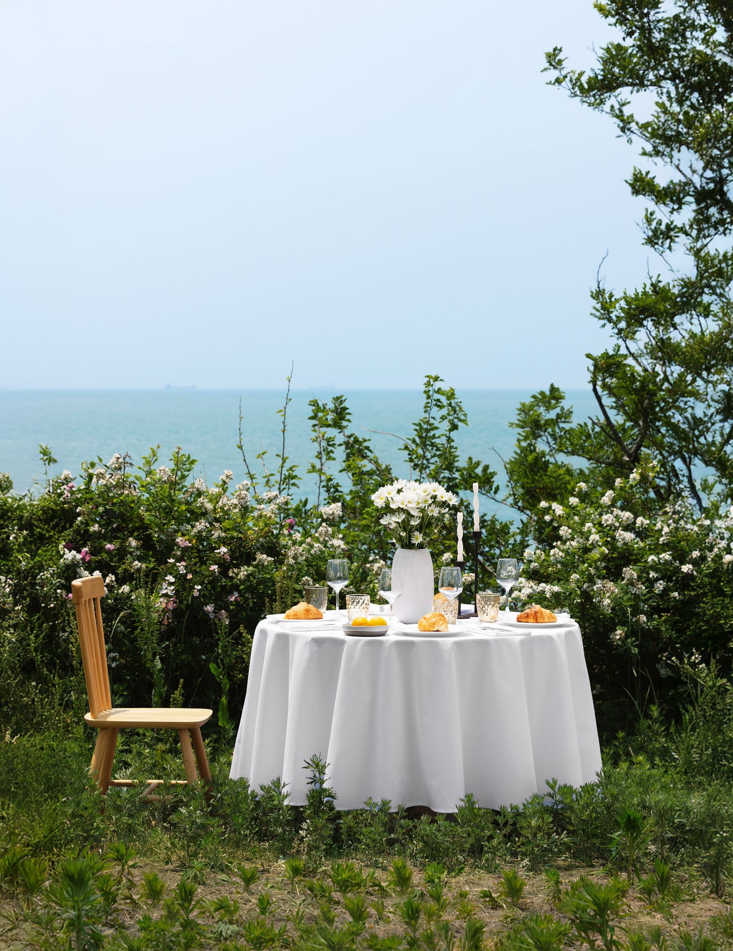 Sheenfon 100% Polyester Tablecloth, Round, White, Set of 2